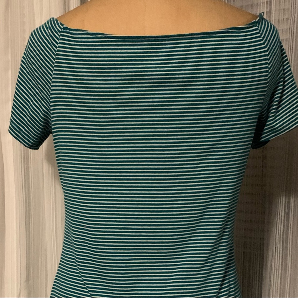 Old Navy Scoop Neck Classic Tee - Picture 3 of 4